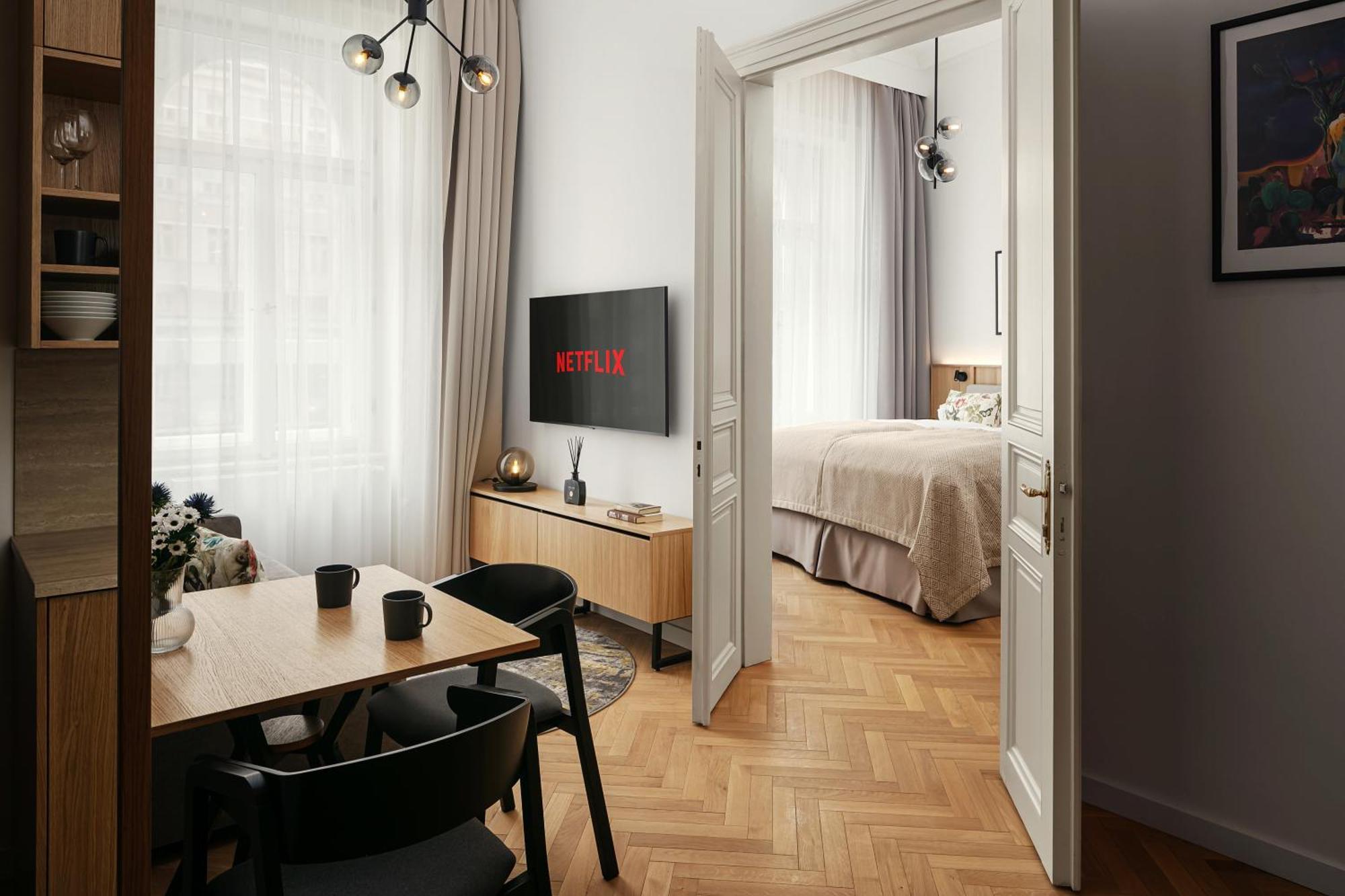 Revolucni Apartments Old Town Прага Экстерьер фото